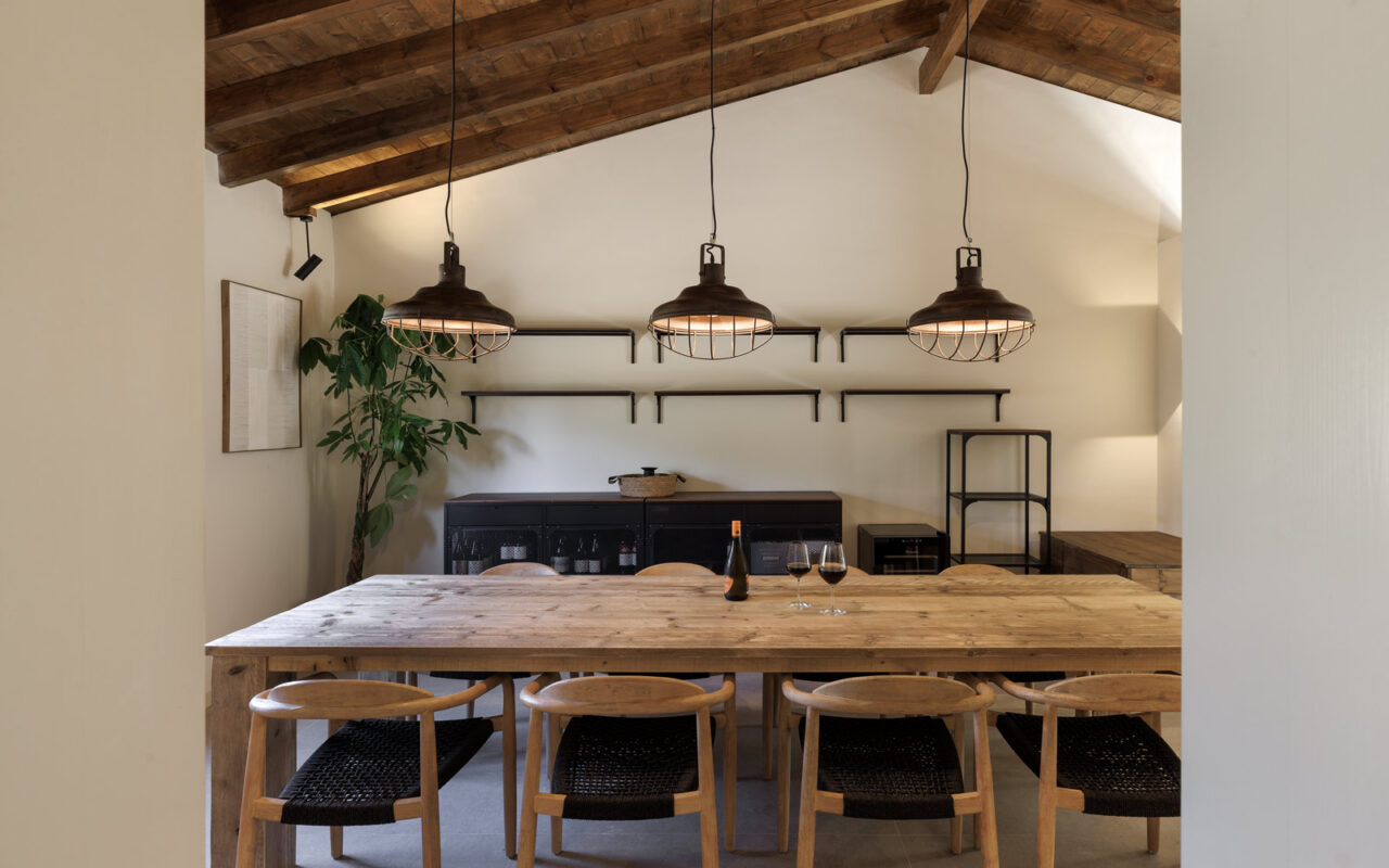 Villa_Retreat_in_Anavyssos_by_lowfat